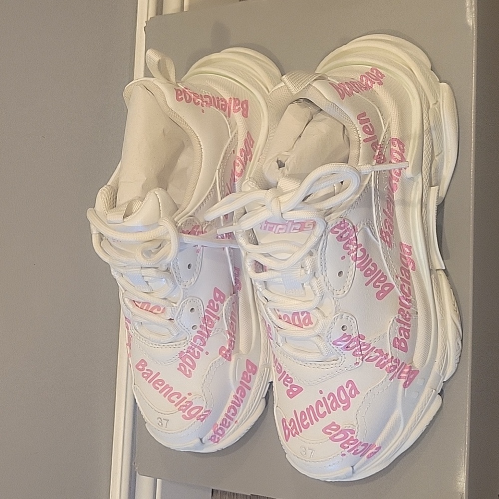 Balenciaga Triple S Sneaker - Picture 6 of 10